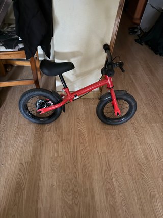 Bicicleta infantil roja