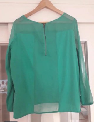 Blusa verde semitransparente manga larga