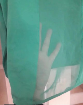 Blusa verde semitransparente manga larga