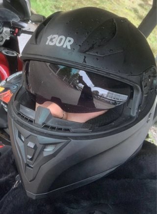Mono de moto + Casco de regalo