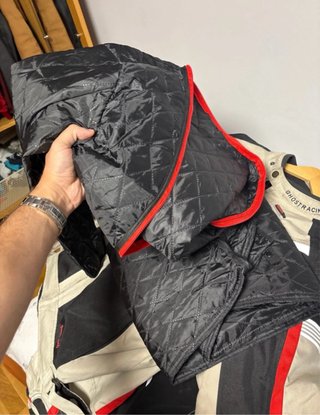 Mono de moto + Casco de regalo