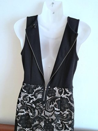 Abito smanicato nero in pizzo