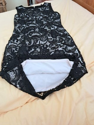 Abito smanicato nero in pizzo