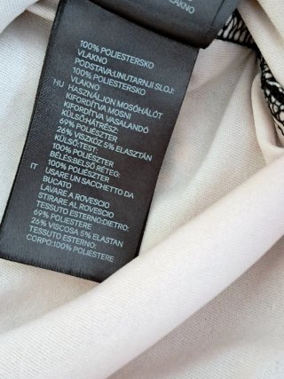 Abito smanicato nero in pizzo