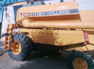 Cosechadora New Holland TC56