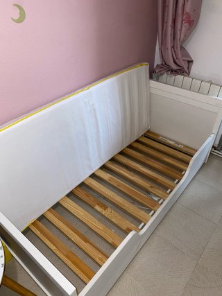 Cama infantil IKEA con colchón y funda