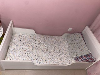 Cama infantil IKEA con colchón y funda