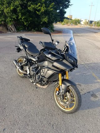 Yamaha Tracer 9 GT Negra y Dorada