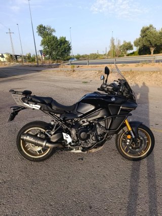 Yamaha Tracer 9 GT Negra y Dorada