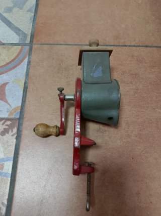 Molino de café manual ELMA 1444