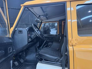 Land Rover Defender 2010