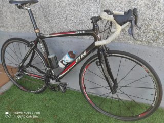 Bicicleta de Carretera BH Negra,