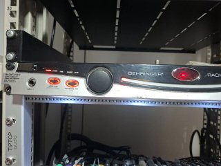 Behringer BTR2000 Rack Tuner