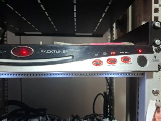 Behringer BTR2000 Rack Tuner