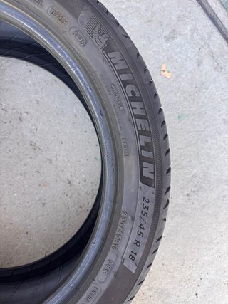 2 Ruedas Michelin 235/45R18 98W