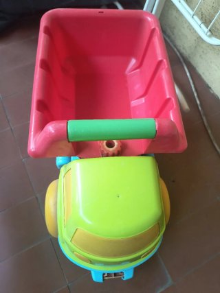 Camión volquete de juguete