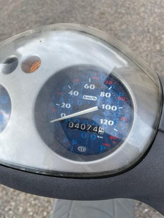 Piaggio Zip 50 Scooter Gris/Rosa