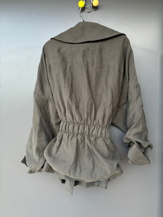 Trench Zara corto fluido gris XS