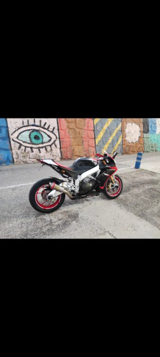 Aprilia RSV4 FACTORY APRC Sportbike