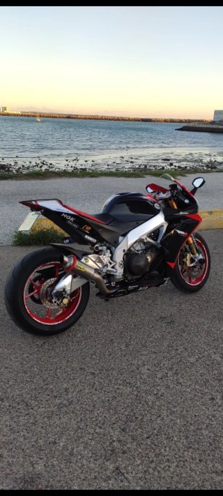 Aprilia RSV4 FACTORY APRC Sportbike