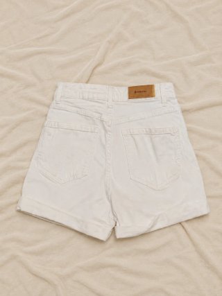 Stradivarius vaqueros cortos blancos