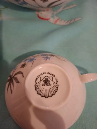 Vajilla antigua de porcelana floral