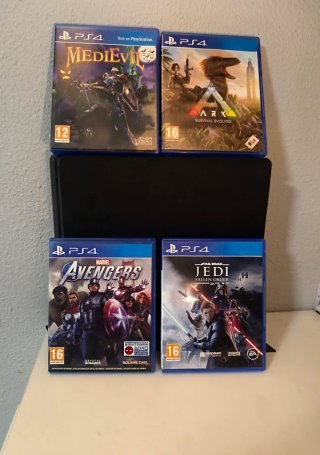 PS4 Slim Negra + 2 Mandos + 4 Juegos