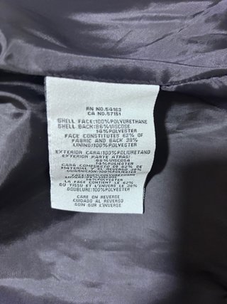 Chaqueta Levi's de poliuretano negra