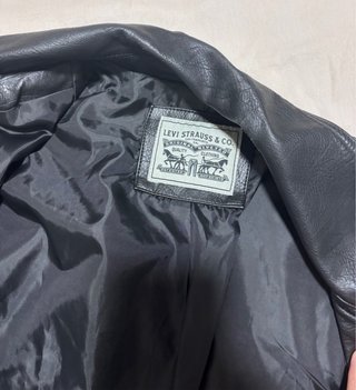 Chaqueta Levi's de poliuretano negra