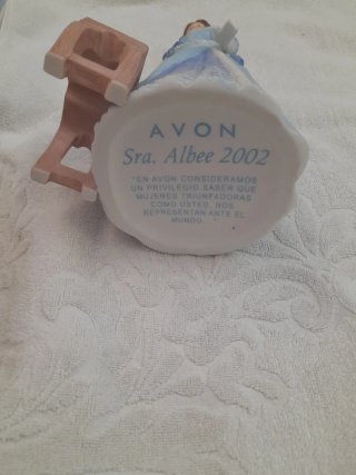 Figura porcelana Avon señora Albee 2002