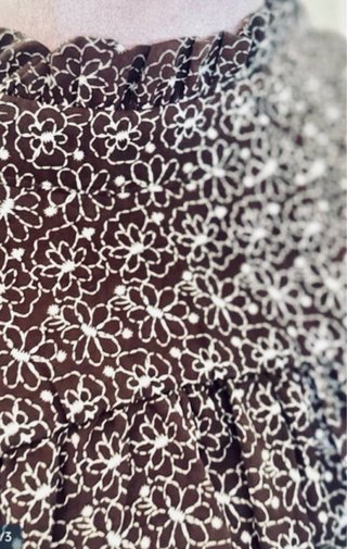Blusa LOAVIES marrón chocolate floral – Talla M