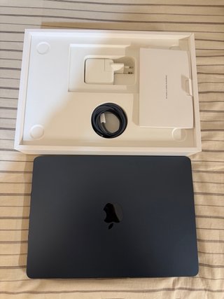 MacBook Air 13.6 M2 Medianoche