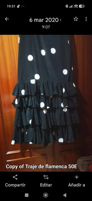 Traje de flamenca lunares volantes
