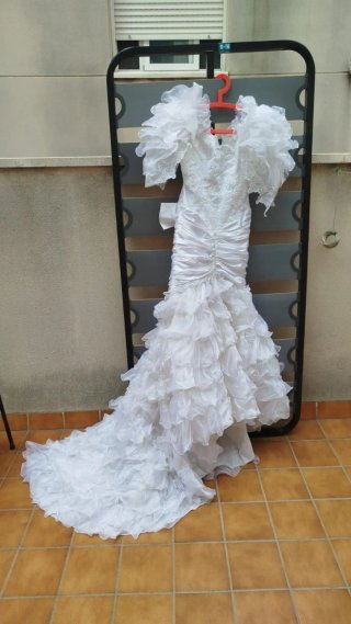 Vestido de Novia Blanco con Volantes