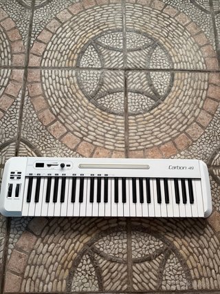 Teclado MIDI Carbon 49