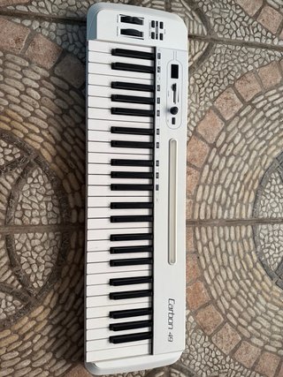 Teclado MIDI Carbon 49