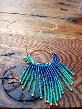 Collar largo artesanal flecos azul y verde