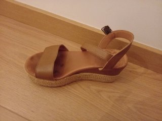 Sandalias cuña beige/marrón