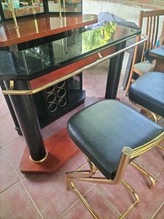 Mueble Bar Completo con Vitrina y Taburetes