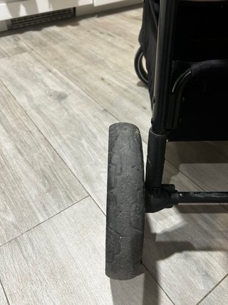 Carrito de bebé gris + patinete + espejo coche