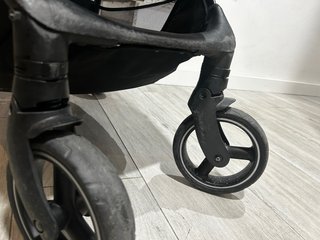 Carrito de bebé gris + patinete + espejo coche