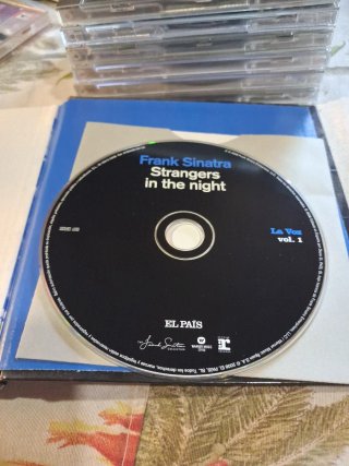 Frank Sinatra Strangers in the Night CD + Libro