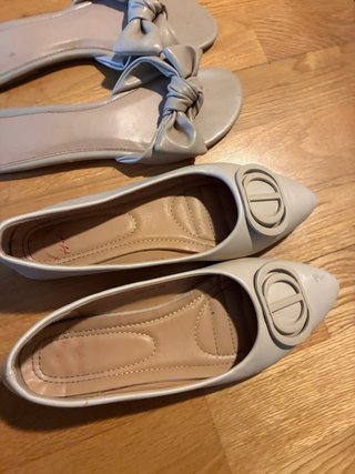 Manoletinas y sandalias beige