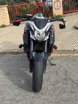 Suzuki GSX-S750 Negra y Roja