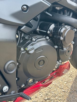 Suzuki GSX-S750 Negra y Roja