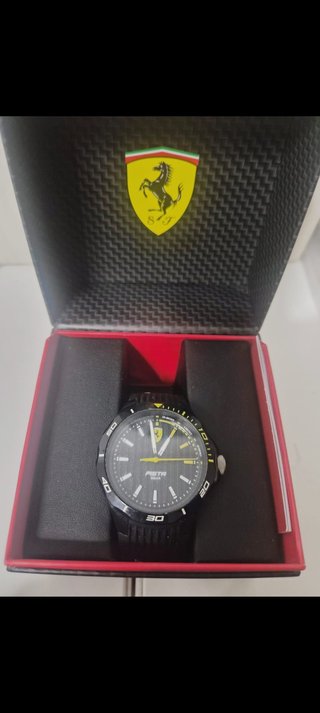 Reloj Ferrari Hombre Negro y Amarillo