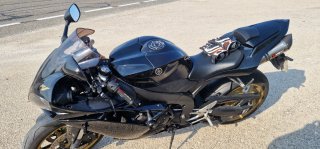 Yamaha R1 Negra y Dorada