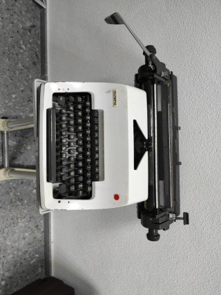Máquina de escribir Olympia, regalo carro