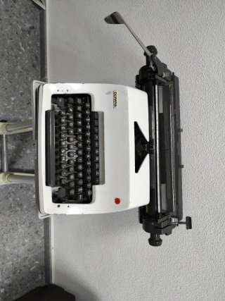 Máquina de escribir Olympia, regalo carro