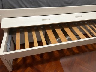 Cama nido con cajones beige y blanca